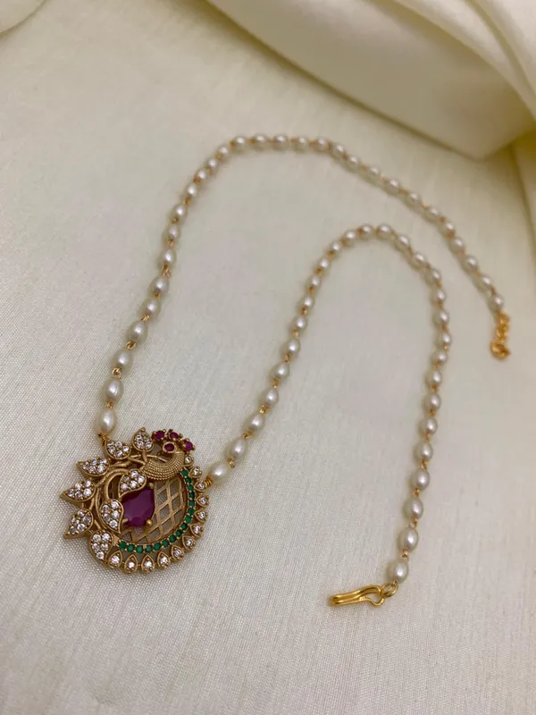 Latest_Peacock_design_Single_line_Pearl_Necklace