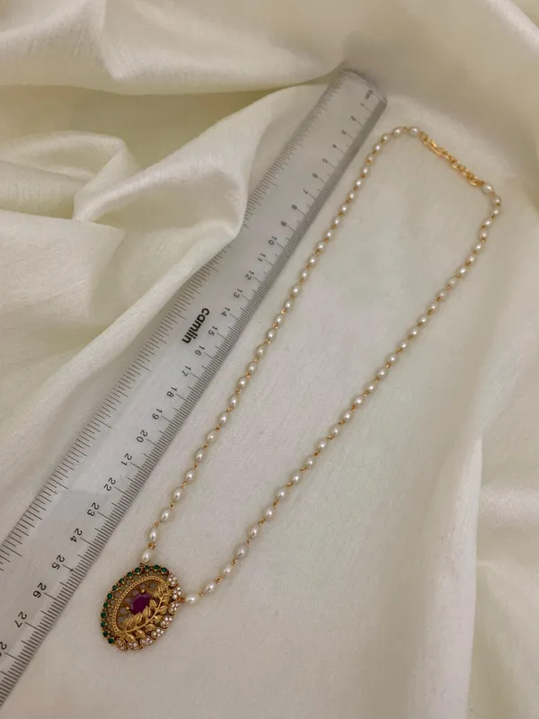 Leaf_design_Single_line_Pearl_Necklace