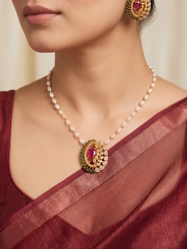 Leaf_design_Single_line_Pearl_Necklace