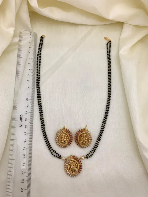 Radha_Krishna_Pendant_with_Earring_Mangalsutra_set