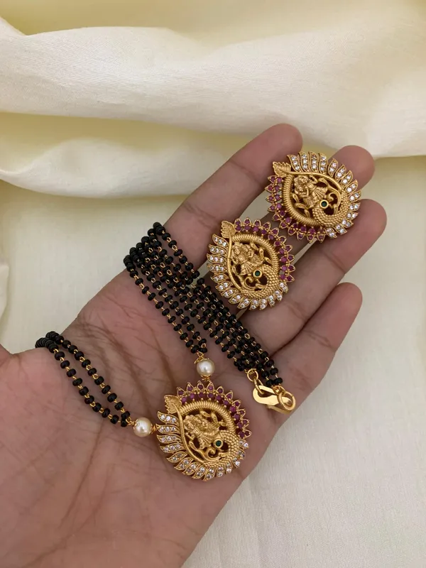 Radha_Krishna_Pendant_with_Earring_Mangalsutra_set