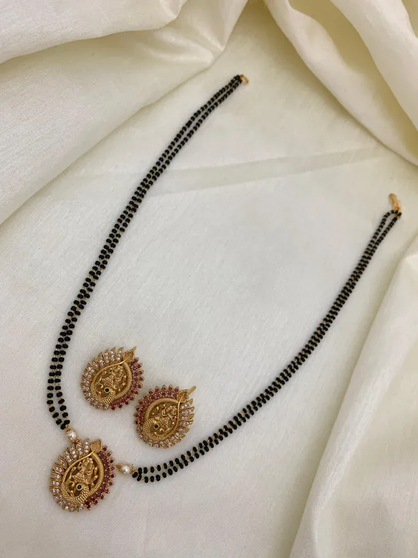 Radha_Krishna_Pendant_with_Earring_Mangalsutra_set