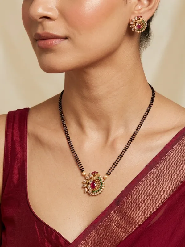 Peacock_Antique_Mangalsutra_Pendant_With_Stud_Earrings