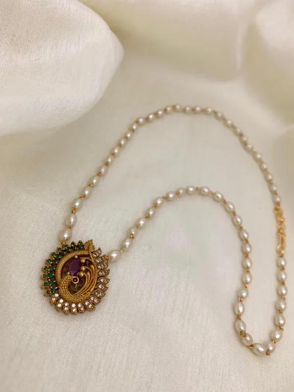 Peacock_design_Single_line_Pearl_Necklace