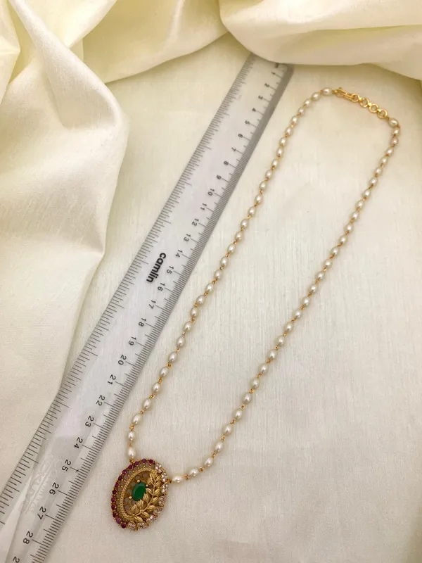 Leaf_design_Single_line_Pearl_Necklace