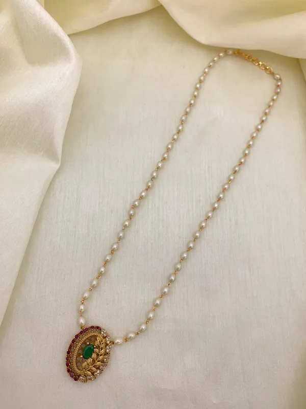 Leaf_design_Single_line_Pearl_Necklace