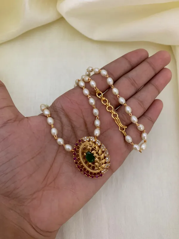 Leaf_design_Single_line_Pearl_Necklace