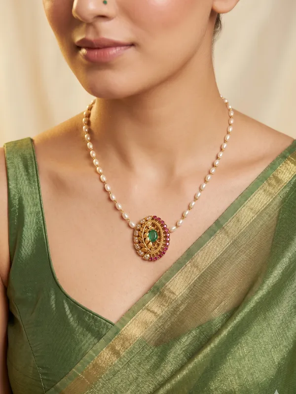 Leaf_design_Single_line_Pearl_Necklace