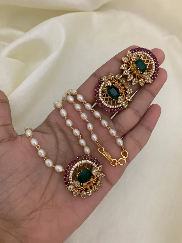 Trendy_Flower_Pendant_with_Pearl_Mala_set