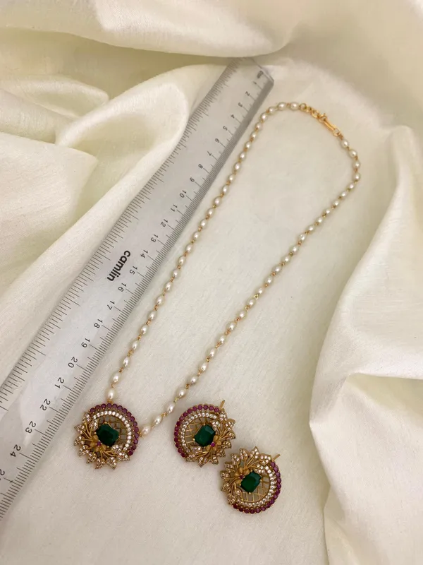 Trendy_Flower_Pendant_with_Pearl_Mala_set