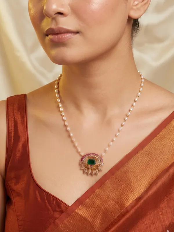 Latest_Flower_design_Single_line_Pearl_Necklace