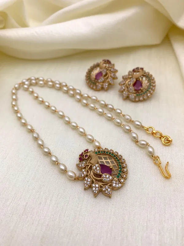 Ethnic_Pecock_Pendant_with_Pearl_Mala_set