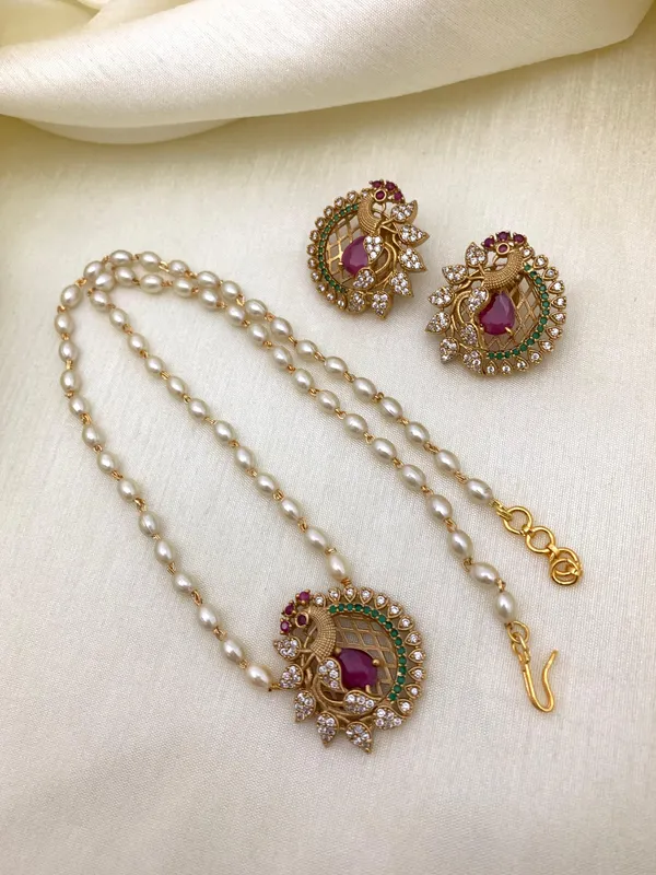 Ethnic_Pecock_Pendant_with_Pearl_Mala_set
