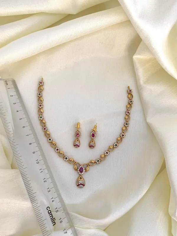 Simple_&_Elegant_Delicate_Ad_Matte_Necklace_set