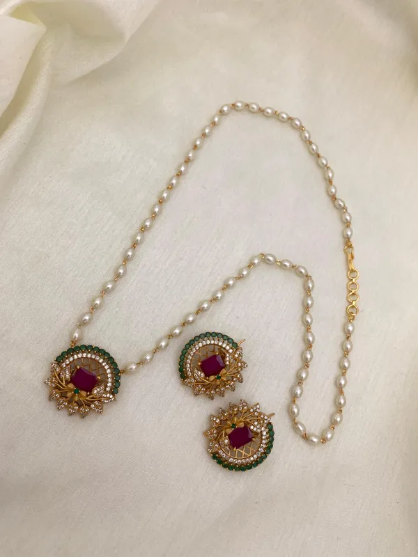 Trendy_Flower_Pendant_with_Pearl_Mala_set