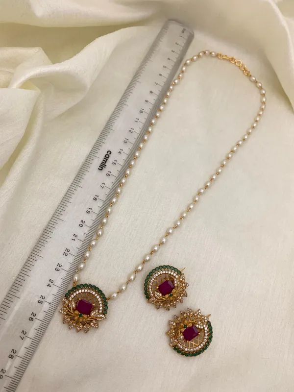 Trendy_Flower_Pendant_with_Pearl_Mala_set