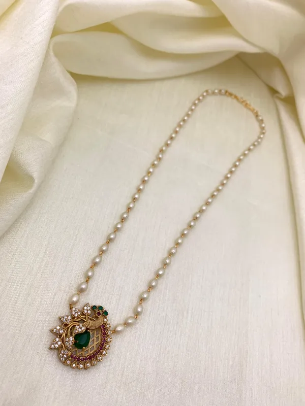 Peacock_Antique_Pearl_Chain_Pendant