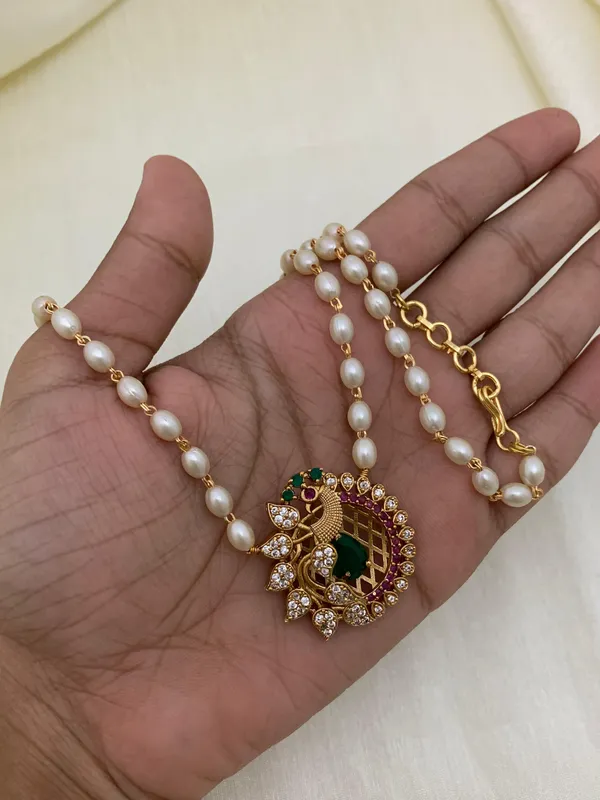 Peacock_Antique_Pearl_Chain_Pendant