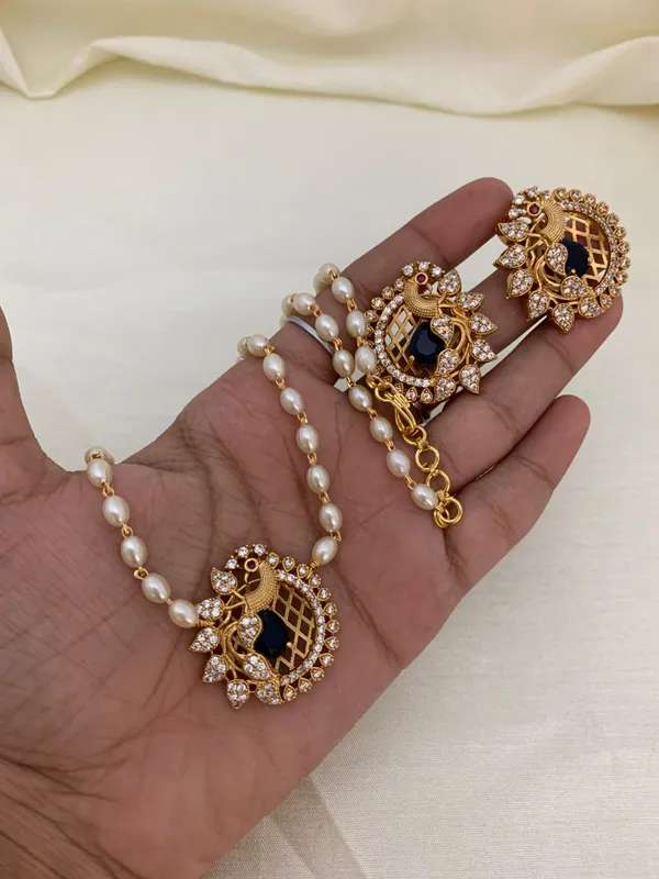 Ethnic_Pecock_Pendant_with_Pearl_Mala_set