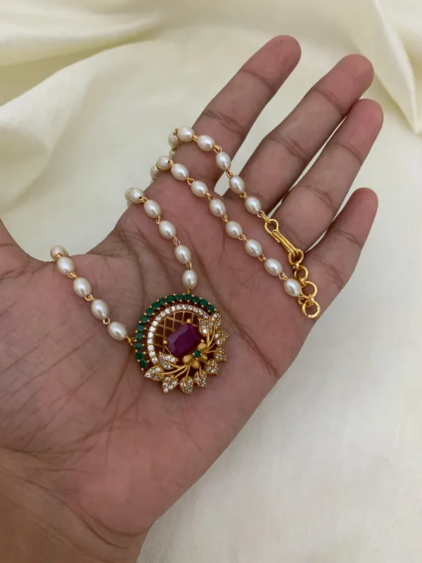 Latest_Flower_design_Single_line_Pearl_Necklace