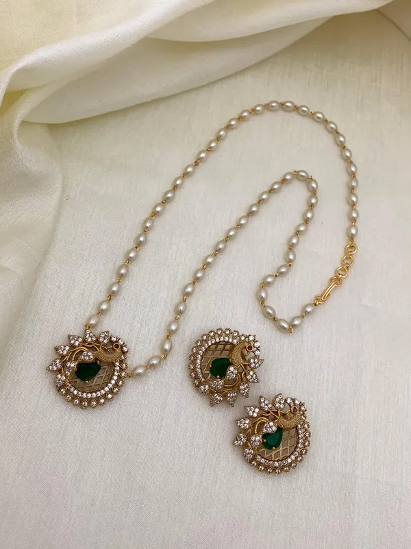 Ethnic_Pecock_Pendant_with_Pearl_Mala_set