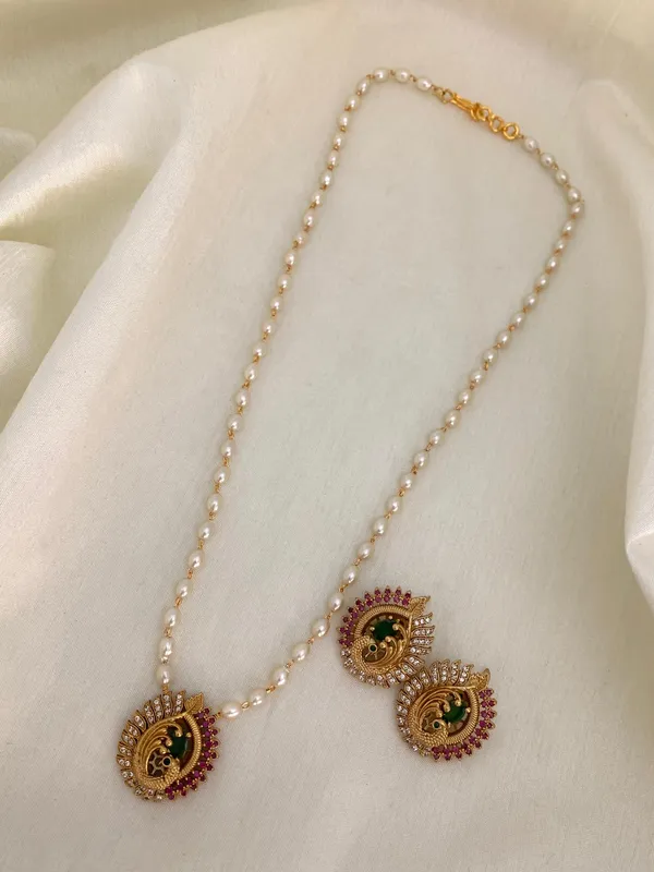 Trendy_Peacock_Pendant_with_Pearl_Mala_set