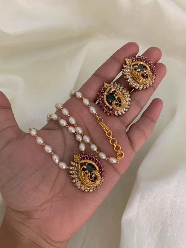 Trendy_Peacock_Pendant_with_Pearl_Mala_set