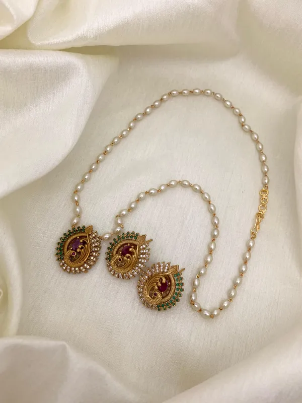 Trendy_Peacock_Pendant_with_Pearl_Mala_set