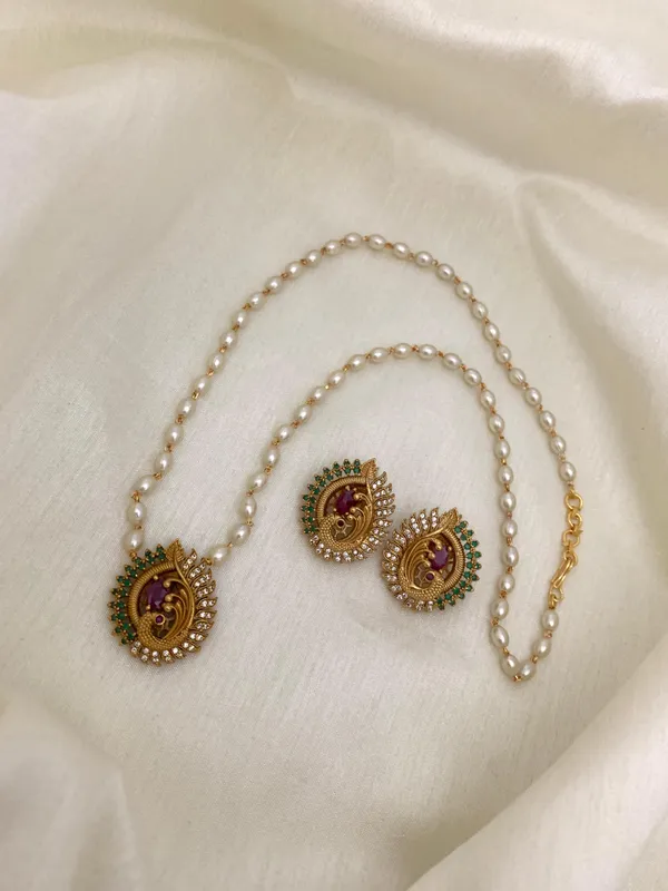 Trendy_Peacock_Pendant_with_Pearl_Mala_set