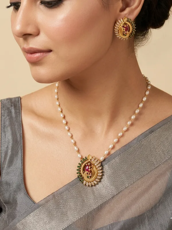 Trendy_Peacock_Pendant_with_Pearl_Mala_set