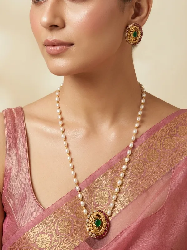 Exclusive_Leaf_Pendant_with_Pearl_Mala_set