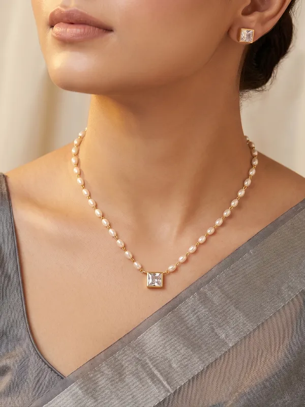 Trendy_Single_stone_Ad_pendant_with_single_line_Pearl_Mala_set