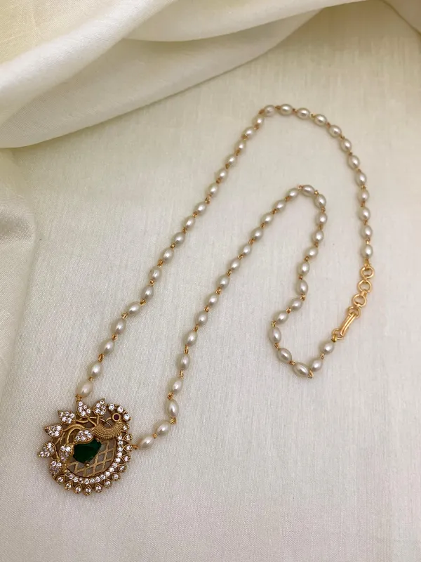 Peacock_Antique_Pearl_Chain_Pendant