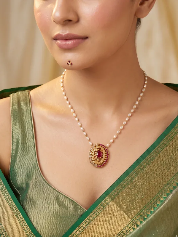 Leaf_design_Single_line_Pearl_Necklace