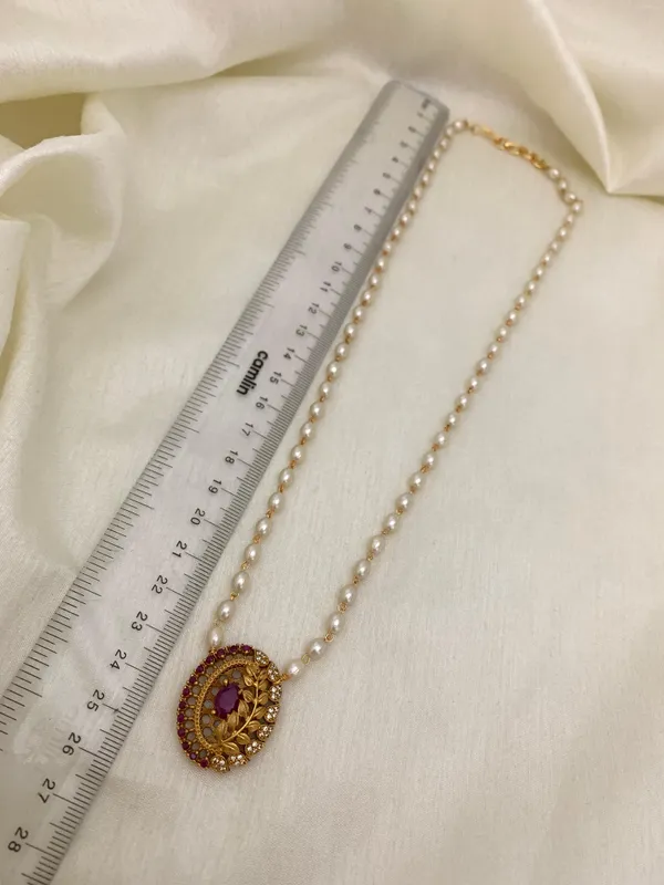 Leaf_design_Single_line_Pearl_Necklace