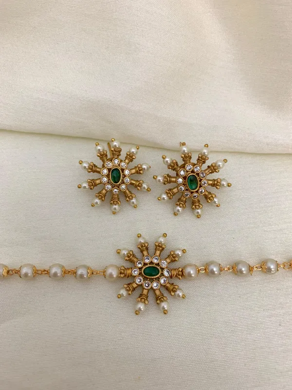 Premium_Pendant_with_single_pearl_line_High_raise_Choker_set