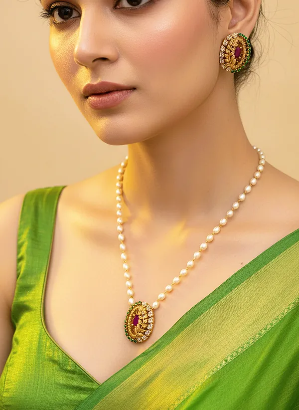 Exclusive_Leaf_Pendant_with_Pearl_Mala_set