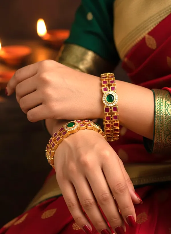 Ethnic_Ad_Gold_finish_Bangle