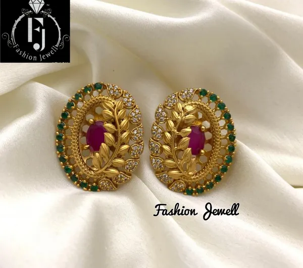 Exclusive_Leaf_Pendant_with_Pearl_Mala_set