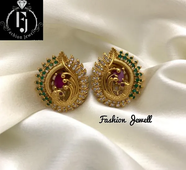 Trendy_Peacock_Pendant_with_Pearl_Mala_set