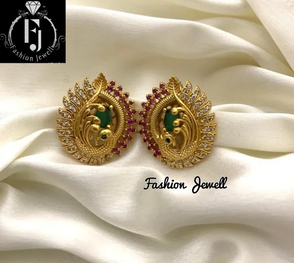 Trendy_Peacock_Pendant_with_Pearl_Mala_set