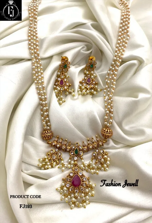 Elakshi_Guttapusalu_Antique_Pearl_set