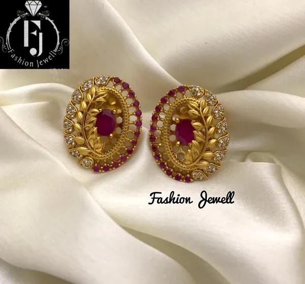 Exclusive_Leaf_Pendant_with_Pearl_Mala_set
