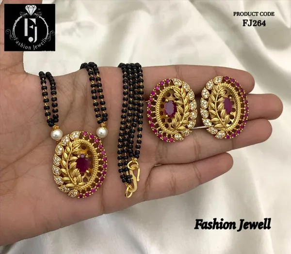 Stunning_Leaf_designed_Pendant_with_Earring_Mangalsutra_set