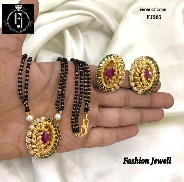 Stunning_Leaf_designed_Pendant_with_Earring_Mangalsutra_set