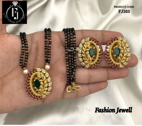 Stunning_Leaf_designed_Pendant_with_Earring_Mangalsutra_set