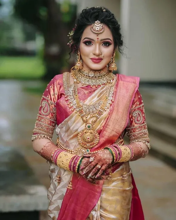Cream_Soft_Lichi_Silk_Saree_With_Unstitched_Blouse_For_Women