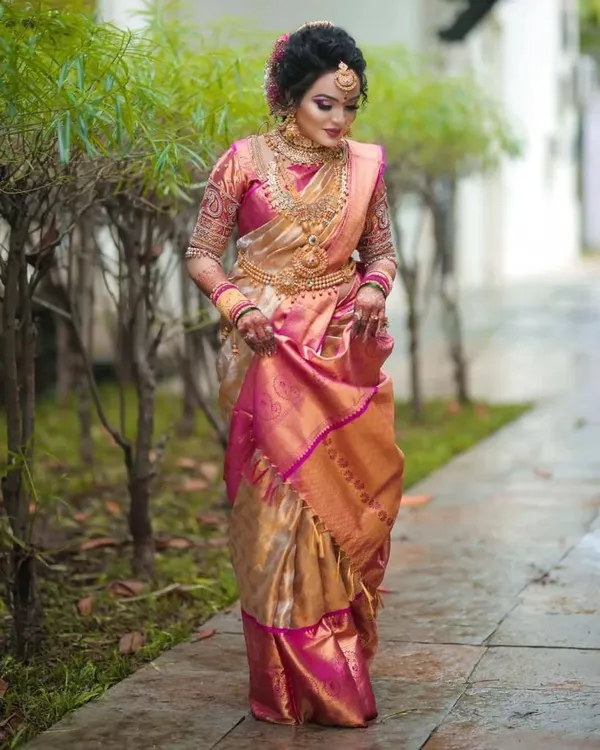 Cream_Soft_Lichi_Silk_Saree_With_Unstitched_Blouse_For_Women