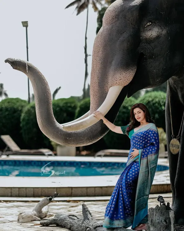 Blue_Soft_Lichi_Silk_Saree_With_Unstitched_Blouse_For_Women