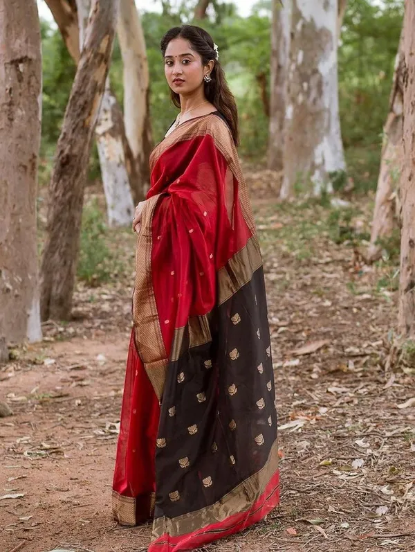Maroon_Soft_Cotton_Saree_With_Unstitched_Blouse_For_Women